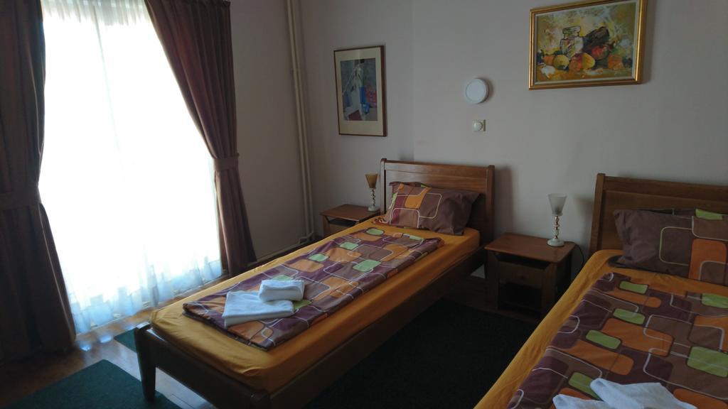 Hostel Bimbo Skopje Exterior photo