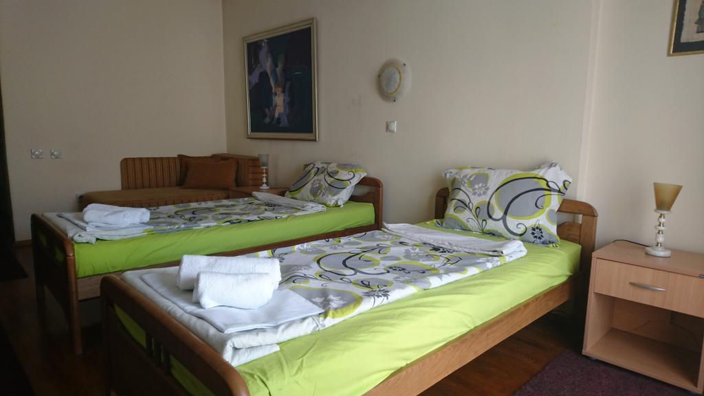 Hostel Bimbo Skopje Exterior photo